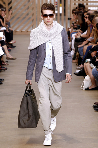 Louis Vuitton / - 2011